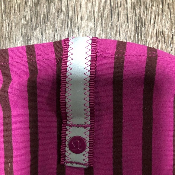 RARE Lululemon Vinyasa Scarf in Raspberry Glo/Dark Stripes - Picture 6 of 6